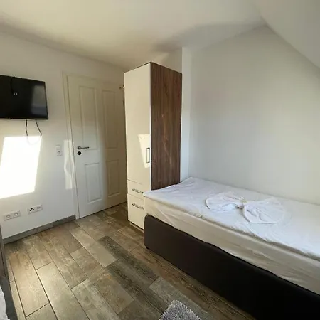 Grüner Baum Otel 2*